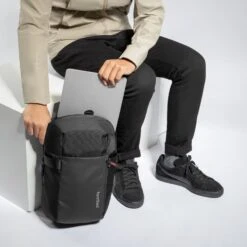 Tomtoc - Navigator-T24 Sling Bag M -Computer Peripherals A54SCENE2 1600x 19350926 f8cd 4f76 8648 b1cf8b092b9c