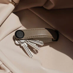 Orbitkey - Key Organiser Pebbled-Leather -Computer Peripherals key organiser pebbled leather ecru 5 1000x1000 94ca46de 8afd 415c b178 2e78e769690e